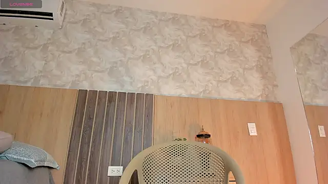 LiriaSweetie online show from April 16, 2026, 9:39 pm