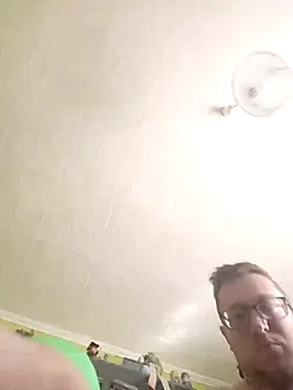 Snapshot of zsolt1910 chatting on May 4, 2026, 7:00 am zsolt1910 online show from May 4, 2026, 7:00 am