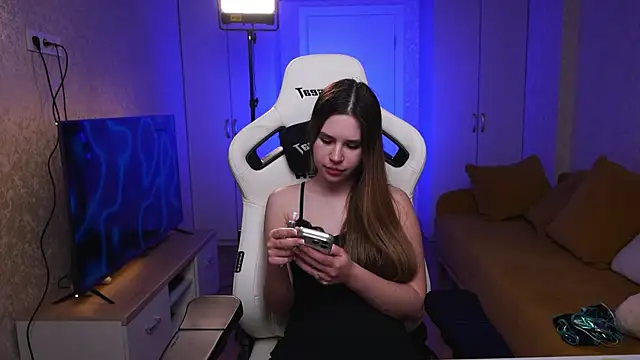 Justana online show from April 7, 2026, 2:13 am