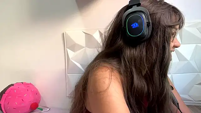 Snapshot of IsisValentine chatting on April 22, 2026, 5:09 pm IsisValentine online show from April 22, 2026, 5:09 pm