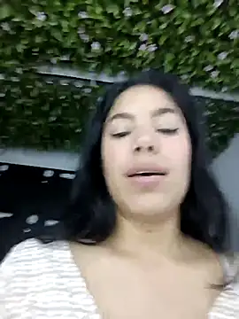 BrendaBloom  online show from April 18, 2026, 2:47 am