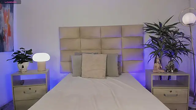 BrendaBloom  online show from April 15, 2026, 5:35 am