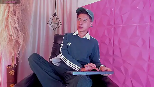 youn rider online show from April 13, 2026, 7:29 pm