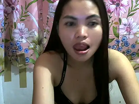 petitegirl123 online show from April 8, 2026, 1:12 pm