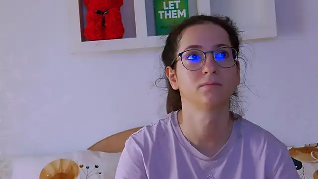 KarolDolly05 online show from April 17, 2026, 12:52 pm