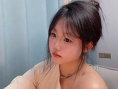 Lilababy00 online show from April 10, 2026, 1:07 pm