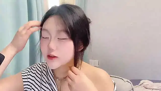 Lilababy00 online show from April 17, 2026, 2:03 am