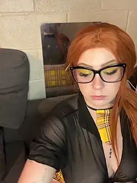 KarmaValentina online show from May 19, 2026, 5:47 am