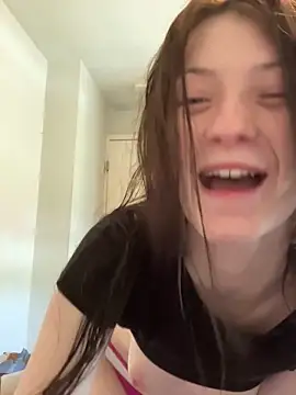 Munchkinbaby72318 online show from April 15, 2026, 6:01 pm