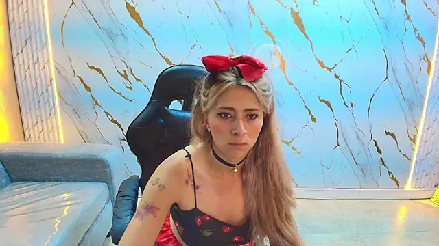 Summer tf online show from April 17, 2026, 2:53 pm