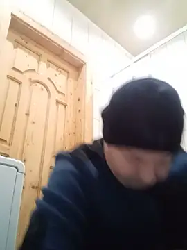 Snapshot of Luceriusbigass chatting on January 17, 2025, 5:32 am Luceriusbigass online show from January 17, 2025, 5:32 am