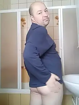 Snapshot of Luceriusbigass chatting on March 2, 2025, 9:10 am Luceriusbigass online show from March 2, 2025, 9:10 am