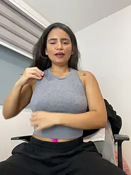 Snapshot of holaRosa chatting on July 19, 2026, 11:34 pm holaRosa online show from July 19, 2026, 11:34 pm