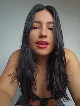 Snapshot of VioletRousee chatting on June 12, 2026, 2:15 pm VioletRousee online show from June 12, 2026, 2:15 pm