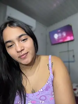 alanna22 online show from June 9, 2026, 1:01 pm