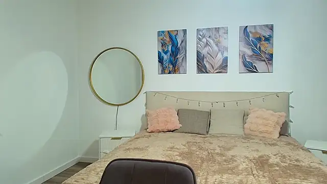 silver girl online show from April 14, 2026, 1:10 am