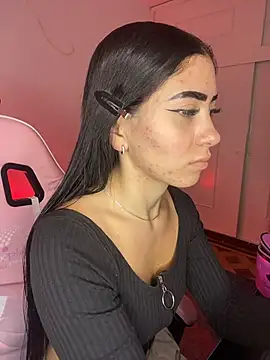 AMBERBUNNY  online show from April 16, 2026, 1:34 pm