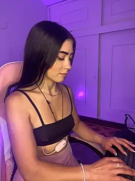 AMBERBUNNY  online show from April 15, 2026, 7:58 pm