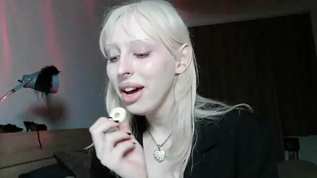 Sora100000 online show from April 12, 2026, 7:39 pm