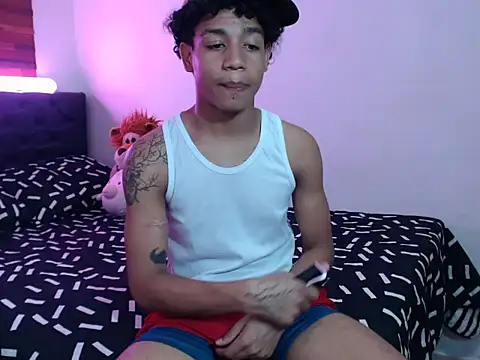 aarom  online show from April 15, 2026, 10:32 pm