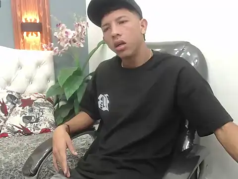 Alexander villa  online show from April 12, 2026, 10:24 pm