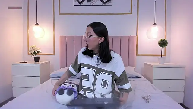 NixShadow online show from April 10, 2026, 10:28 pm