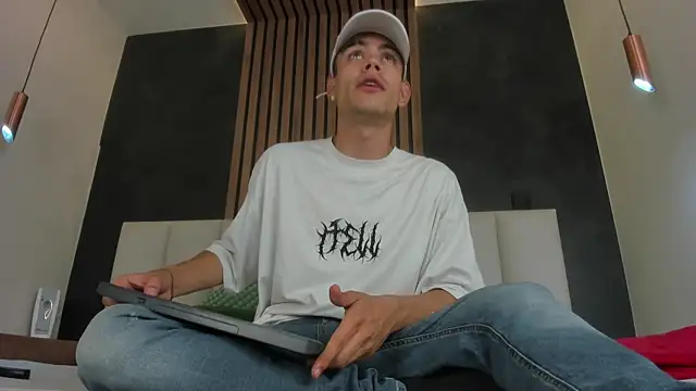 RomeoBoselli   online show from April 12, 2026, 11:46 am