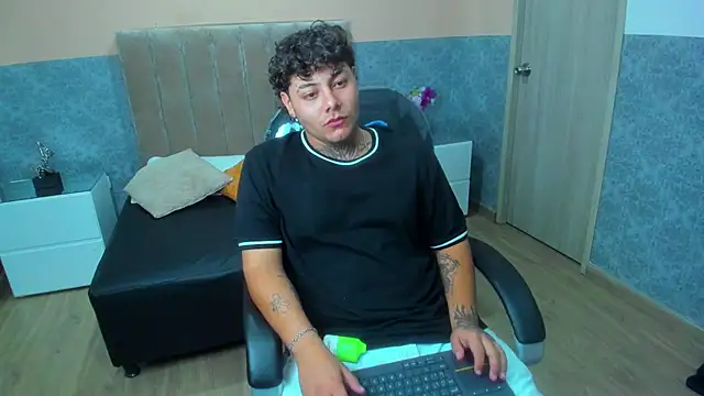 DAMON SALVATTORE online show from April 11, 2026, 3:47 am