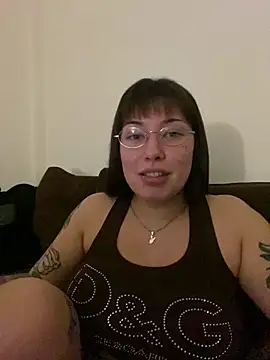 cherryxxox online show from June 9, 2026, 4:02 am