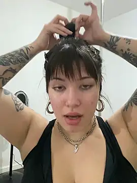 cherryxxox online show from May 17, 2026, 1:27 am