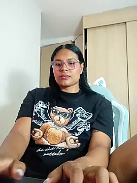 AGATTA0 online show from April 17, 2026, 12:57 am