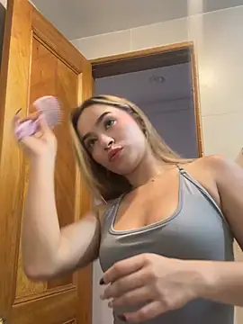 AmyRusso online show from April 15, 2026, 9:59 pm