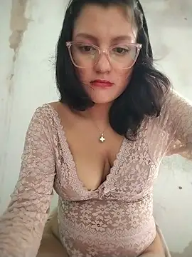 Snapshot of sienna_elara chatting on July 19, 2026, 11:18 am sienna elara online show from July 19, 2026, 11:18 am