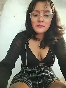 Snapshot of sienna_elara chatting on July 16, 2026, 11:07 am sienna elara online show from July 16, 2026, 11:07 am