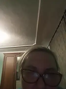 AureliaSky598 online show from May 21, 2026, 6:16 pm
