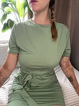 curvycatwow online show from August 6, 2026, 4:07 am