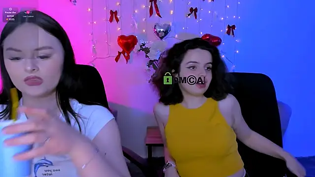 Snapshot of mia_mooon_ chatting on May 15, 2026, 9:40 am mia mooon online show from May 15, 2026, 9:40 am