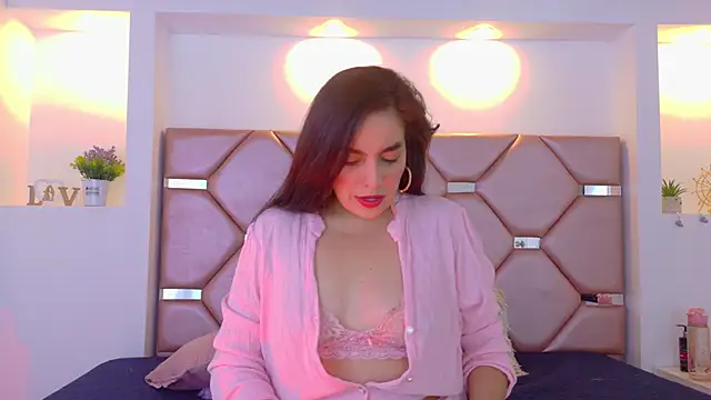 miiaa collins  online show from April 14, 2026, 10:42 am