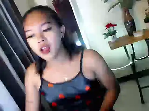 naomi scarlet online show from April 14, 2026, 4:23 pm