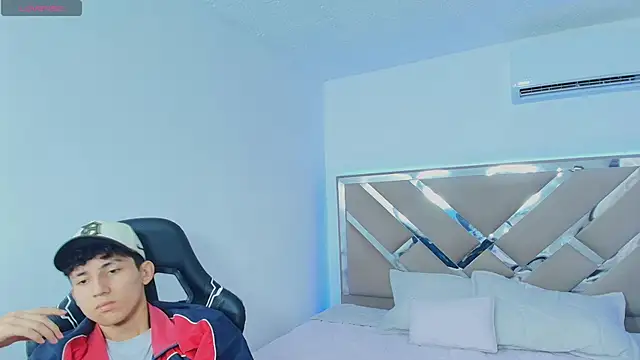 Valentino Rey online show from April 16, 2026, 12:06 pm