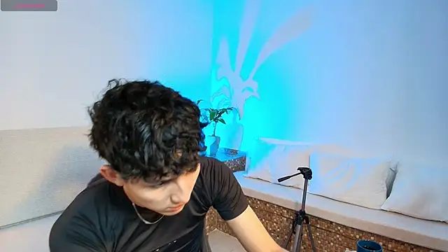 Valentino Rey online show from April 14, 2026, 11:59 am