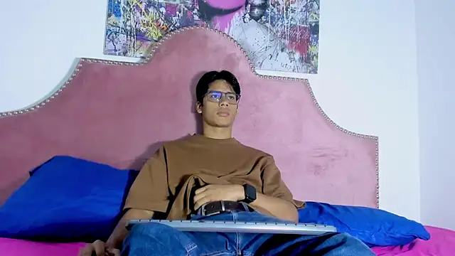 LiamKron online show from April 15, 2026, 11:38 am