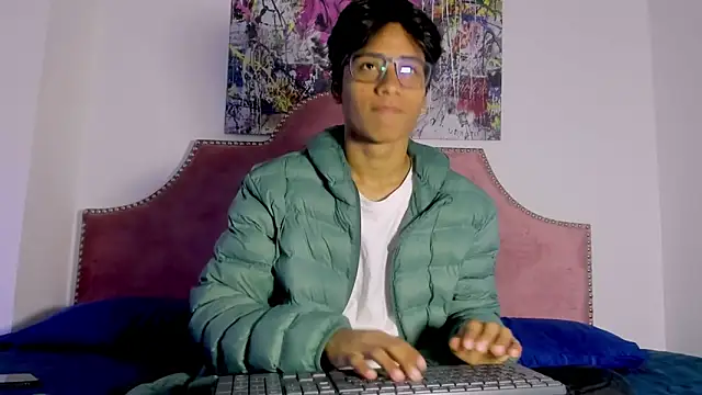 LiamKron online show from April 17, 2026, 11:24 am