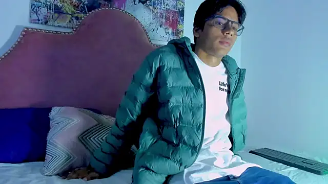 LiamKron online show from April 11, 2026, 11:36 am