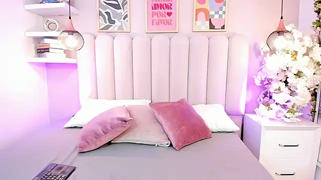 Madie amoretti online show from April 14, 2026, 12:21 pm