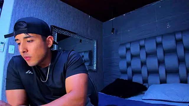 alangreek1 online show from April 18, 2026, 2:25 am