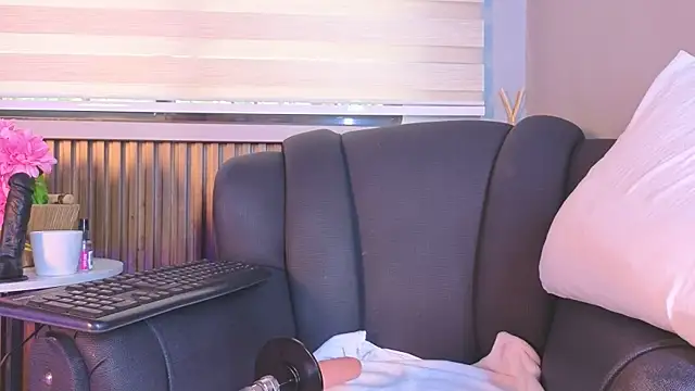 Snapshot of AnastasiaSiren_ chatting on May 1, 2026, 8:58 pm AnastasiaSiren online show from May 1, 2026, 8:58 pm
