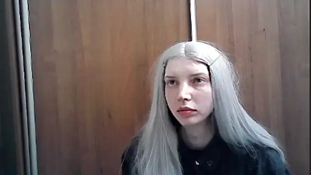 Crimson Lady online show from May 15, 2026, 9:02 pm