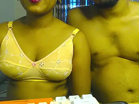 Snapshot of VelvetCoupleLive chatting on June 27, 2026, 9:26 am VelvetCoupleLive online show from June 27, 2026, 9:26 am