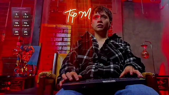 MissaelRossi online show from April 17, 2026, 8:00 pm